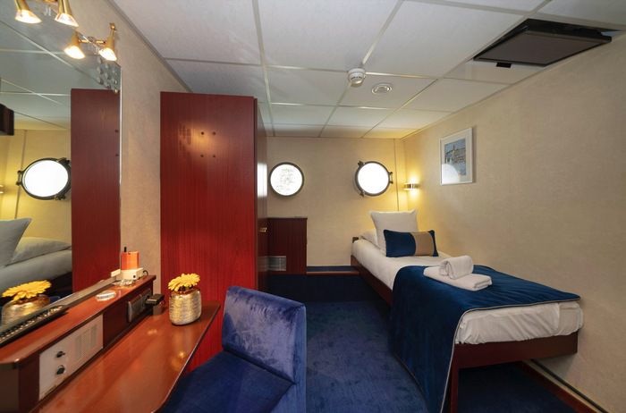 Main Deck 1 Bed Single CAT. C